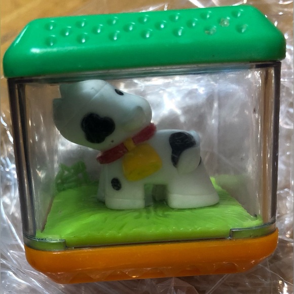 6 Vintage Fisher Price Peek-A-Boo Blocks. 4 Animals, Umbrella & Bananas. Set #5. - Picture 6 of 9